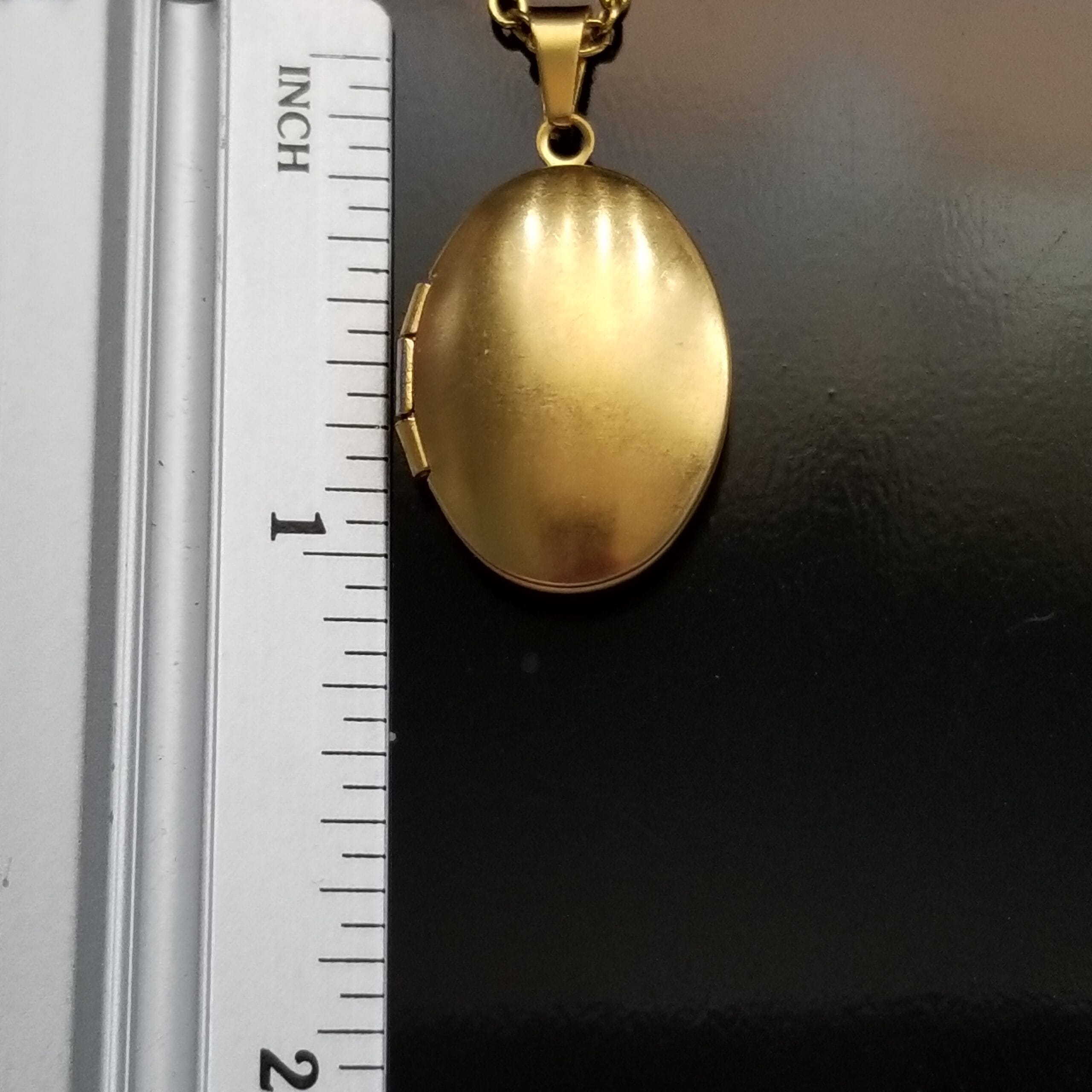 Oval Locket Necklace, Engraved Women Necklace 7 Gold & Silver Stainless Steel Locket Necklace for Women, engraved and personalized - photo 7 of 10 (NL01)